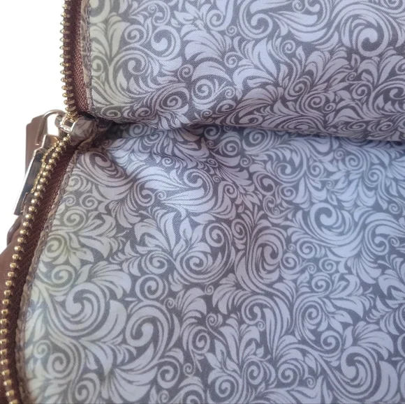 Urban Expressions Elegant Brown Leather Shoulder Bag - Picture 8 of 11